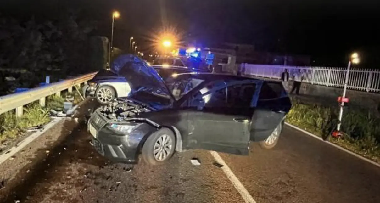 Violento frontale nella notte a Calliano: cinque persone portate in ospedale