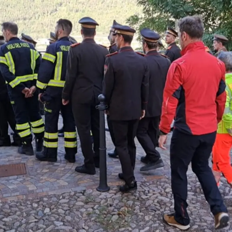Valle di Cembra, cento vigili del fuoco volontari di quattro corpi riuniti a Segonzano
