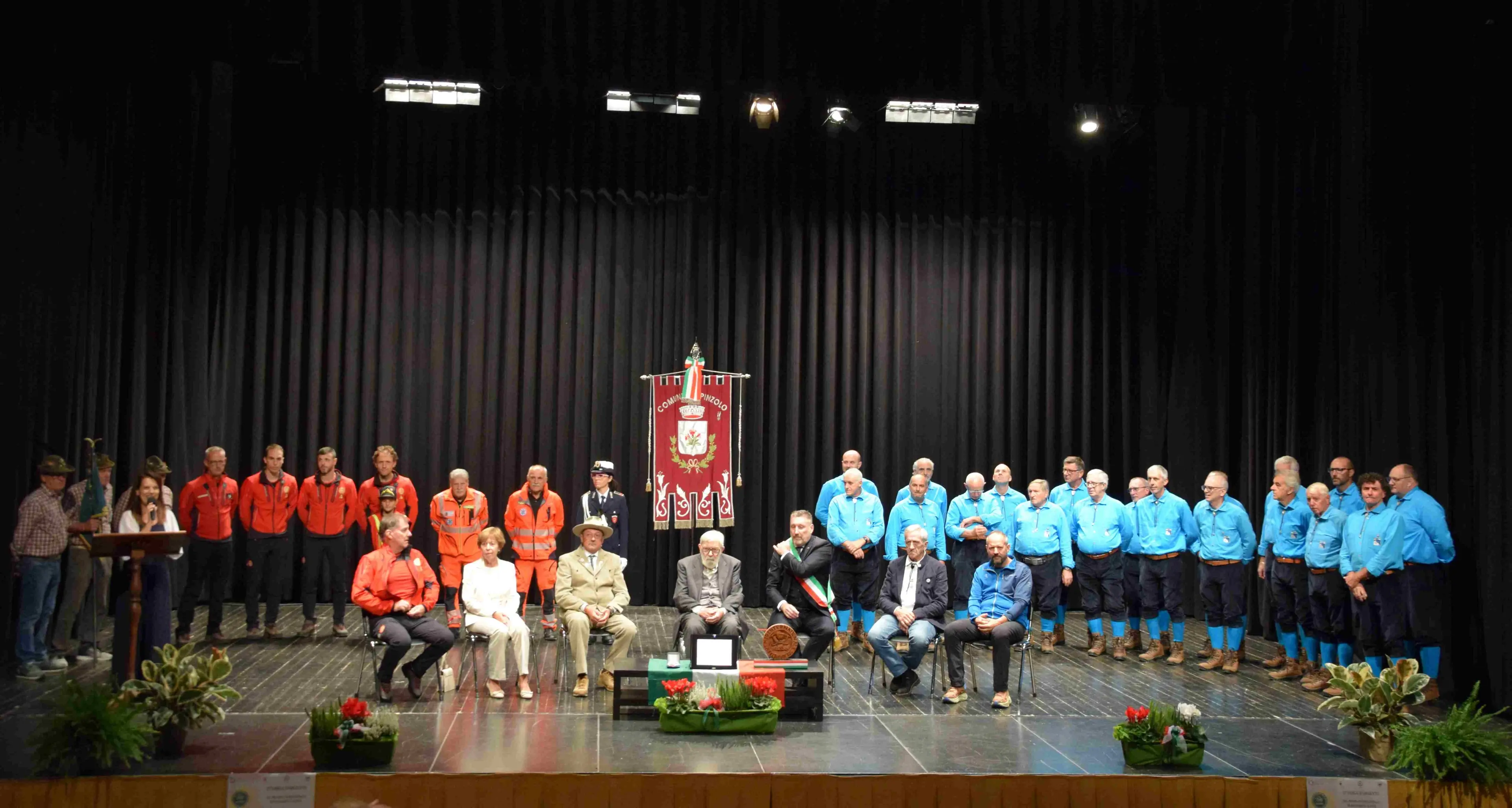 Pinzolo celebra gli eroi della montagna: riconoscimenti a Favre e Sinigaglia