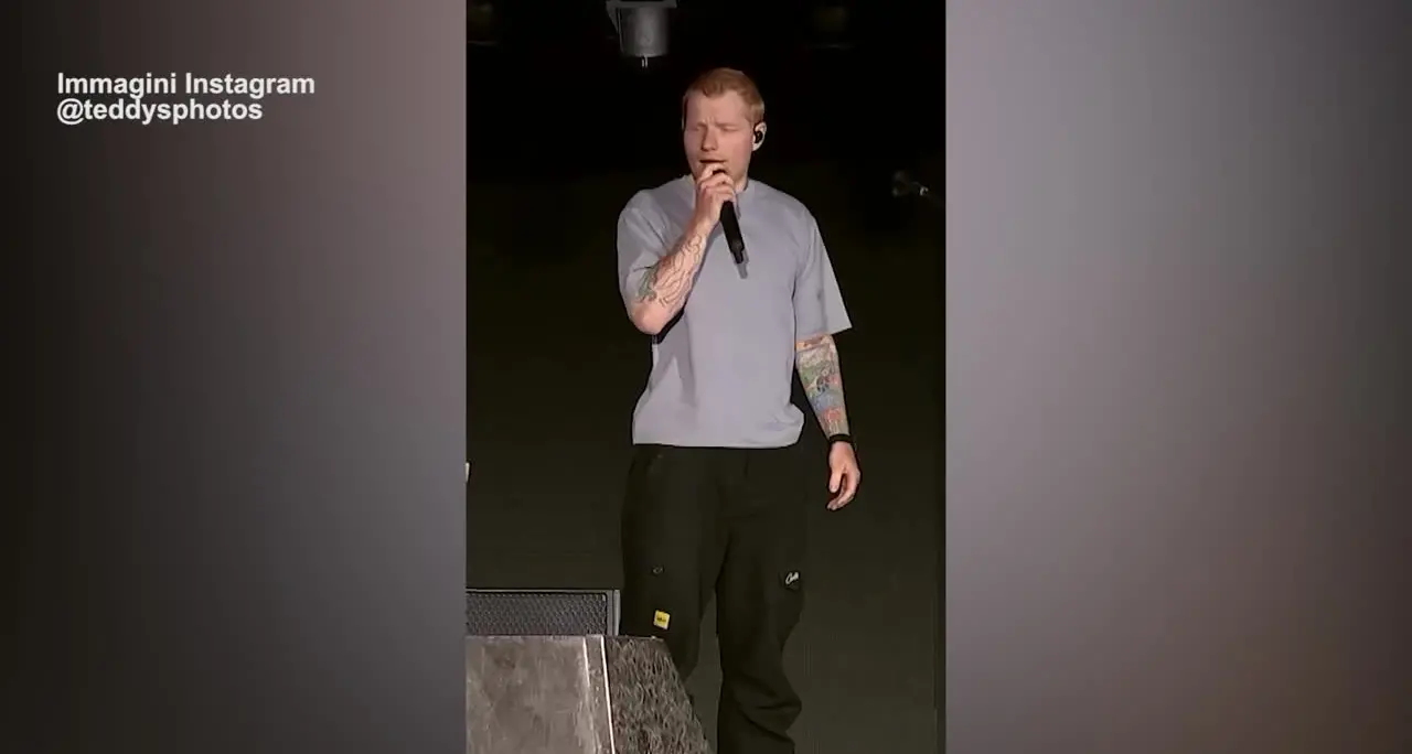 Ed Sheeran torna sul palco dopo la bufera e parla di Gaza: “Situazione ingiustificabile”