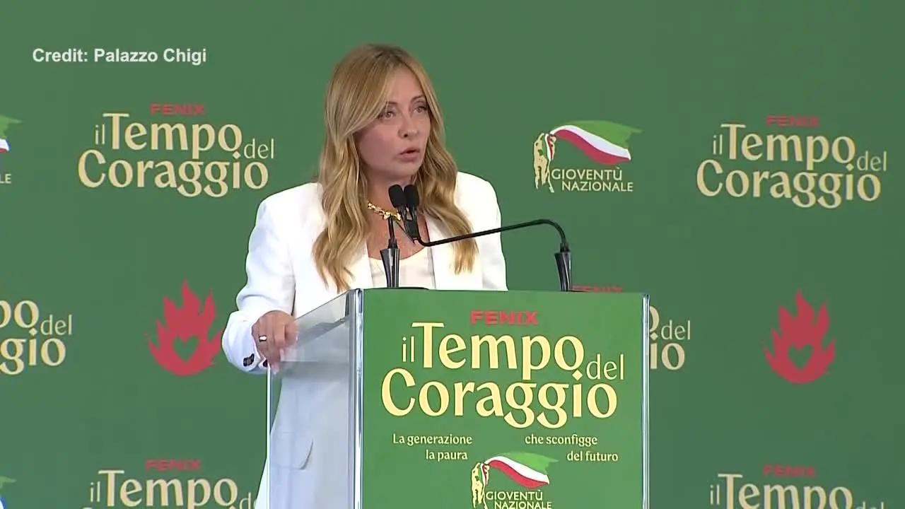 Meloni a Schlein: “Non trovi argomenti veri per attaccarci, te li passo io sottobanco”