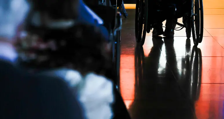 Non lasciamo soli gli anziani con demenza: Parolari chiede Rsa più aperte