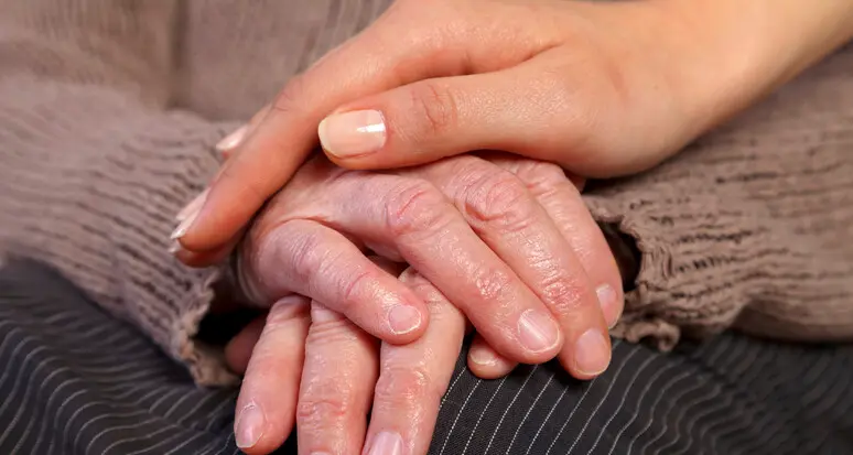 Alzheimer, dalla memoria ai primi segnali: cosa sapere sulla malattia