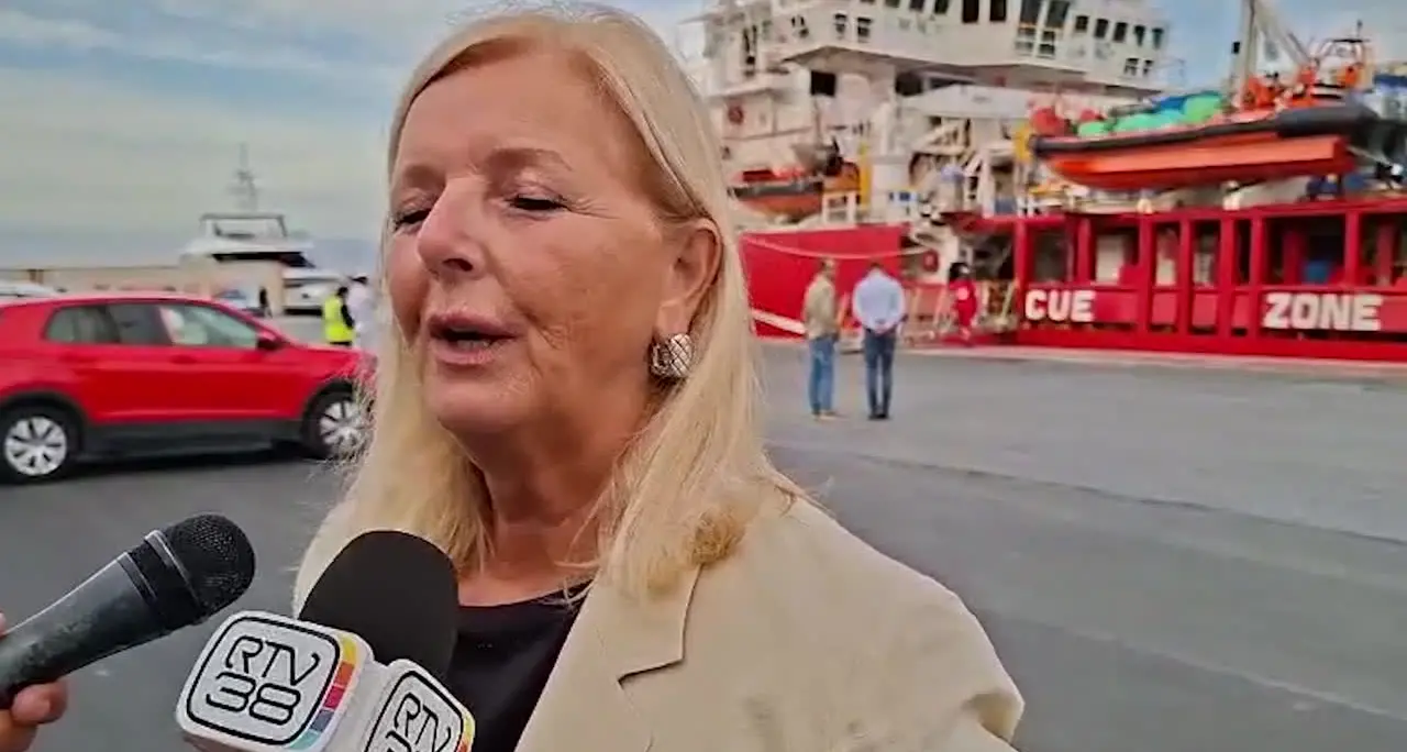 La Ocean Viking a Marina di Carrara. La vicesindaca: \"Noi sempre accoglienti\"
