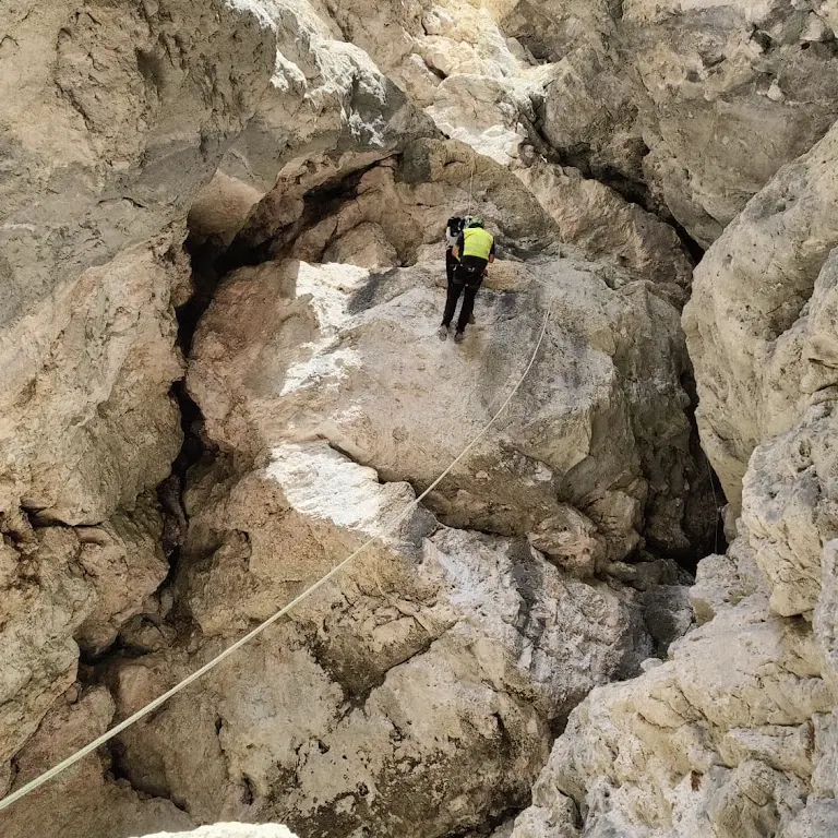 Val di Fassa, scivola sulla ferrata e si ferisce: soccorso un escursionista