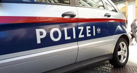 Muore cadendo per cento metri durante una discesa notturna