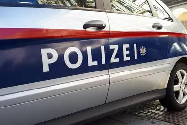 Muore cadendo per cento metri durante una discesa notturna