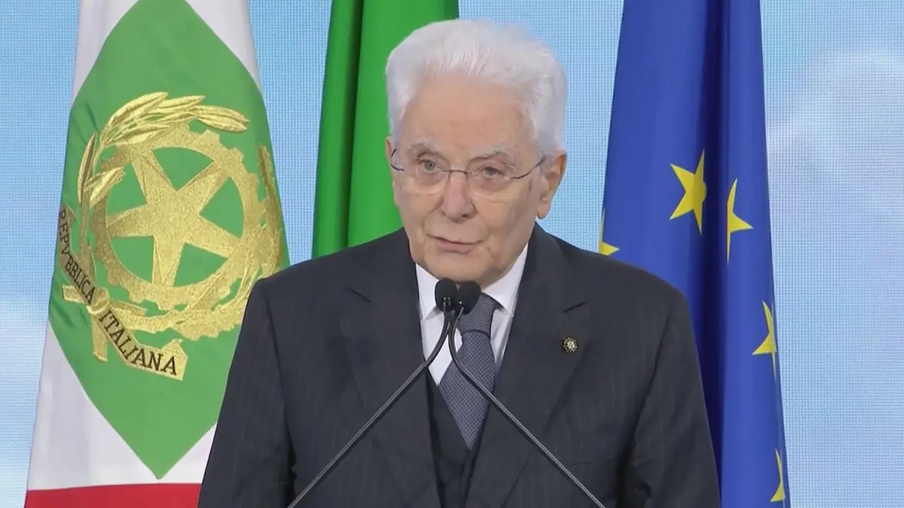 Violenze a scuola, Mattarella: \"A volte i genitori tradiscono il loro compito educativo\"