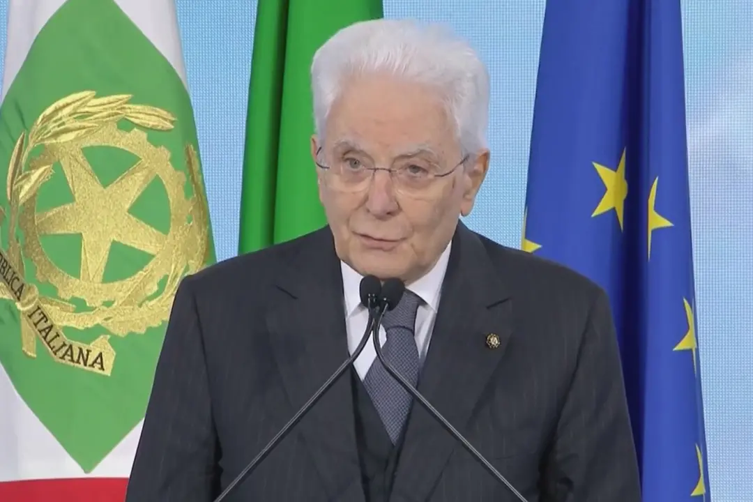 Violenze a scuola, Mattarella: \"A volte i genitori tradiscono il loro compito educativo\"