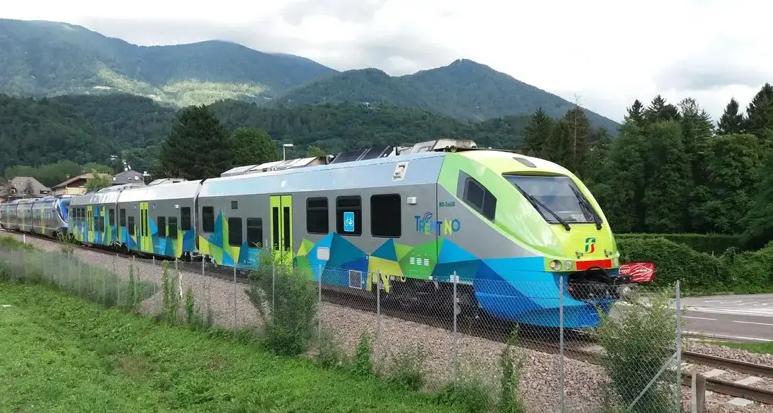 Da Bassano a Calceranica, odissea per quattro ciclisti: «Niente treno, bus pieno e nessun rimborso»