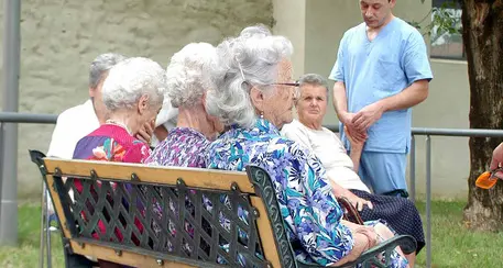 Rsa, alta tensione: «Mancano posti e personale, il sistema è allo stremo»
