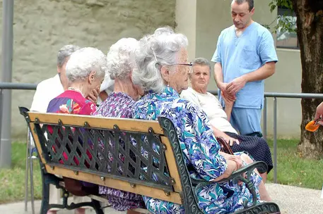 Rsa, alta tensione: «Mancano posti e personale, il sistema è allo stremo»