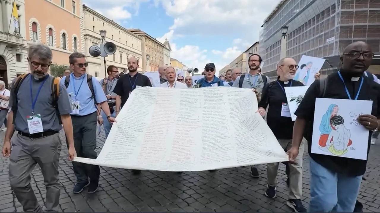 Medio Oriente, a Roma la marcia dei \"Preti contro il genocidio\"