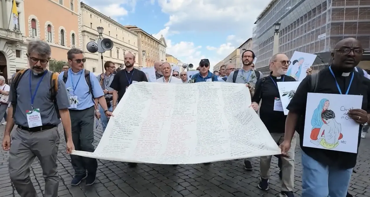 Medio Oriente, a Roma la marcia dei \"Preti contro il genocidio\"