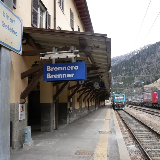 Ferrovia del Brennero nel caos, ritardi fino a 90 minuti e treni cancellati