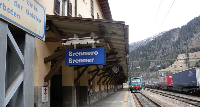 Ferrovia del Brennero nel caos, ritardi fino a 90 minuti e treni cancellati