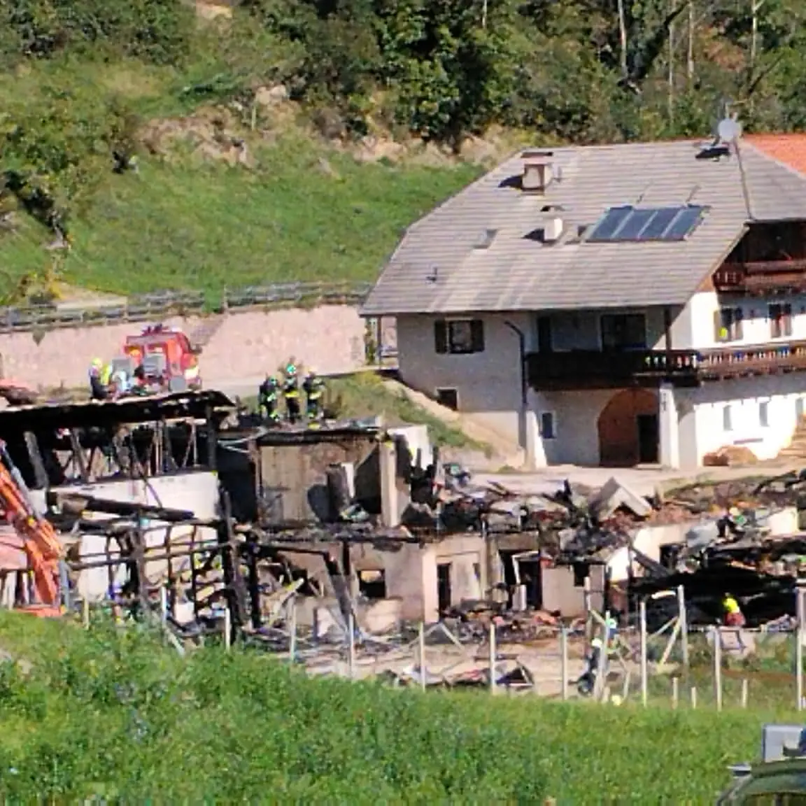 Incendio al Vogelhauserhof, titolare disperso sul Renon