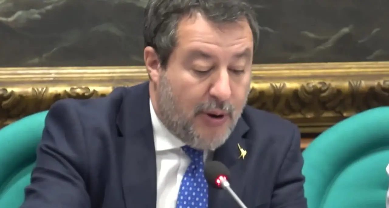 Manovra, Salvini: \"Lo 0,1 non fa lavorare bene, le banche contribuiranno\"