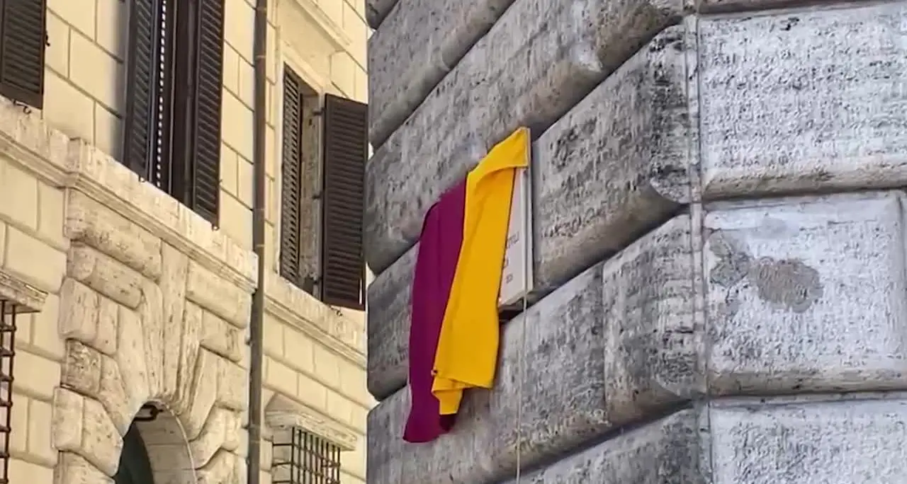 Pannella torna a Piazza Navona, scoperta targa in suo onore