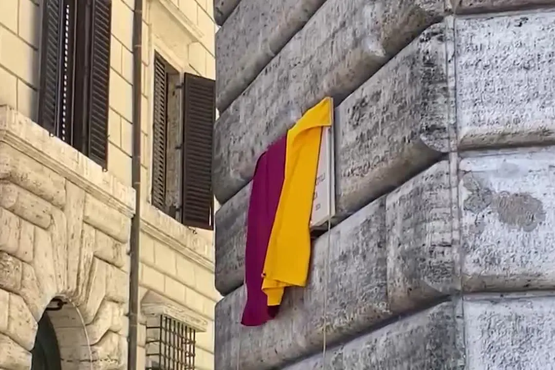 Pannella torna a Piazza Navona, scoperta targa in suo onore