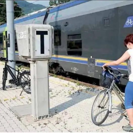 Valsugana, treno soppresso e bici lasciate a terra: quattro ciclisti costretti a farsi recuperare in furgone