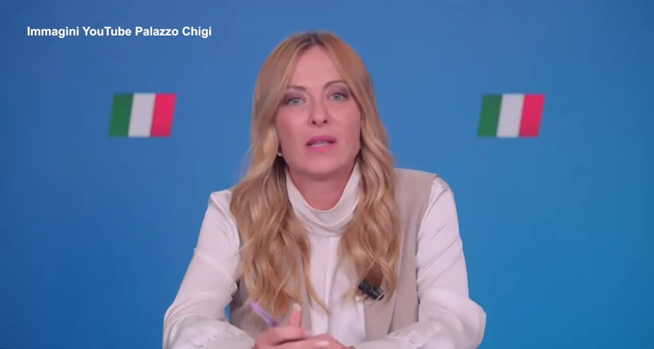 Meloni: \"Assurda l'opposizione al divieto di burqa a scuola\"
