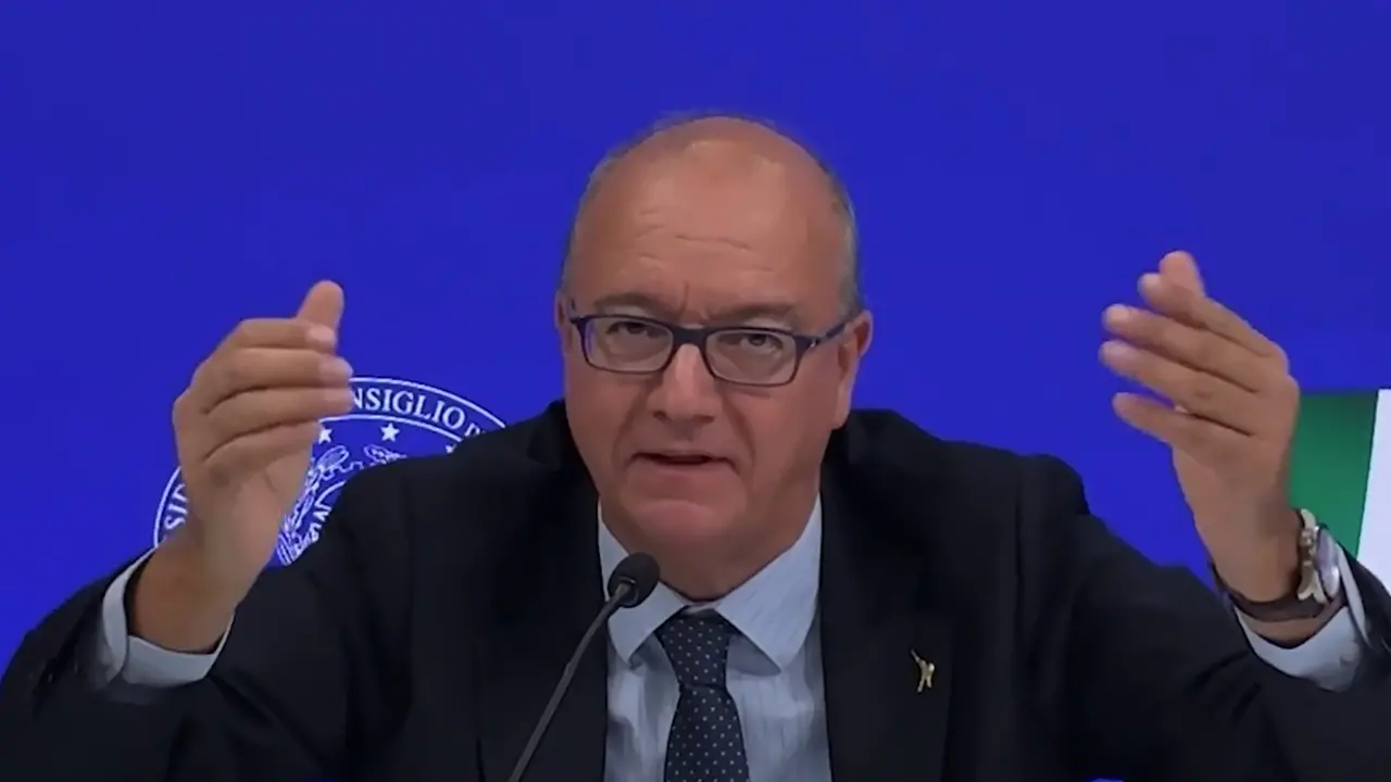 Valditara: \"Multe per burqa e niqab fino a mille euro\"