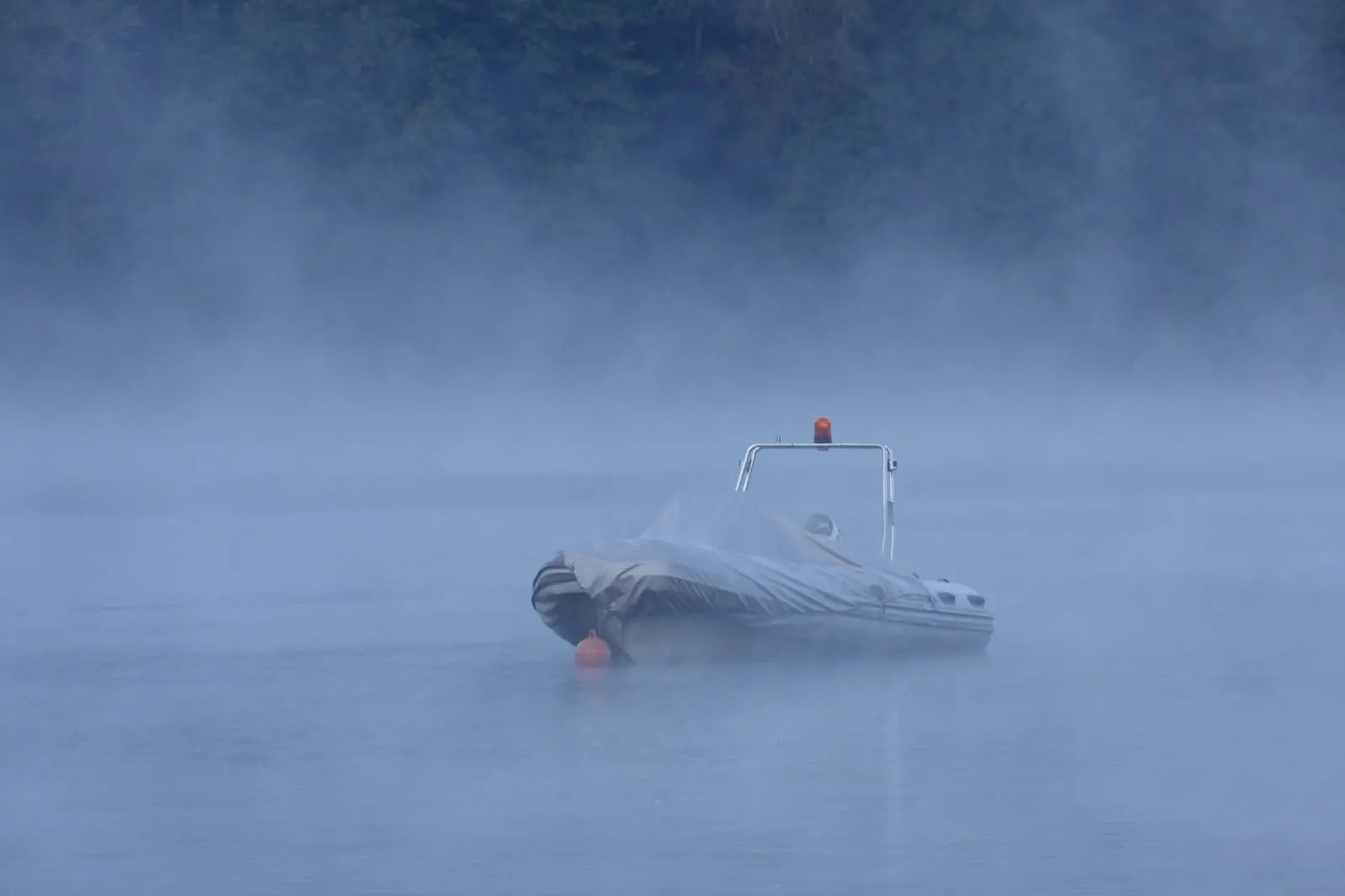Lago di Levico, lo spettacolo della nebbia di evaporazione (Foto di Rizzonelli)