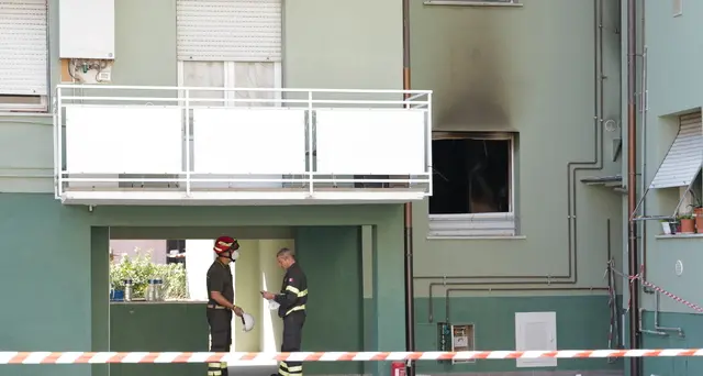 Incendio a Lucca, 2 morti e 13 feriti in un palazzo