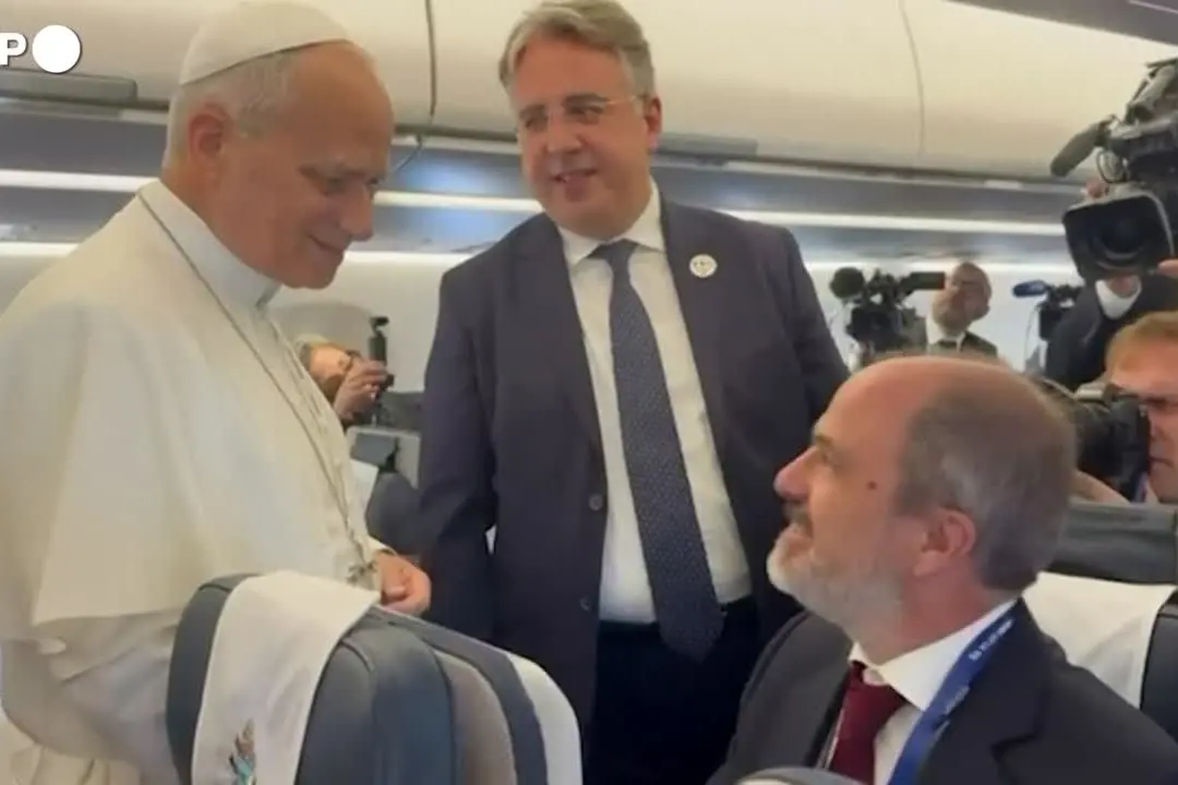 Il Papa: \"Giornalisti esclusi dalla Casa Bianca? Io contento che siate tutti qui\"