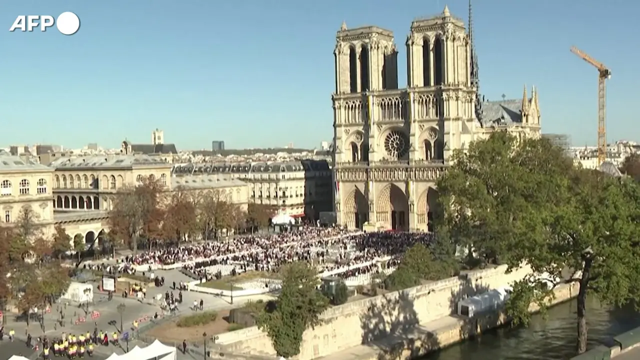 Parigi, l’arrivo di Papa Leone a Notre-Dame