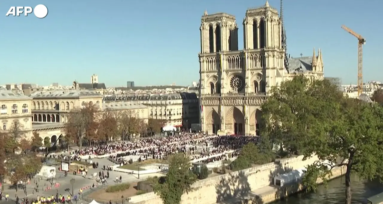 Parigi, l’arrivo di Papa Leone a Notre-Dame