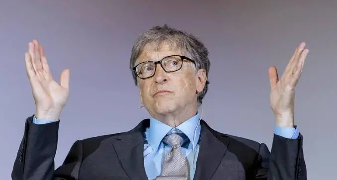 Bill Gates lancia l’allarme sull’Intelligenza artificiale: «Può causare un miliardo di morti»
