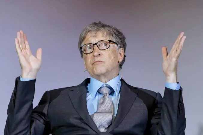 Bill Gates lancia l’allarme sull’Intelligenza artificiale: «Può causare un miliardo di morti»