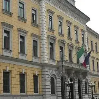 Condannato a 12 anni, pena ridotta in Appello: cade l’accusa di violenza sessuale