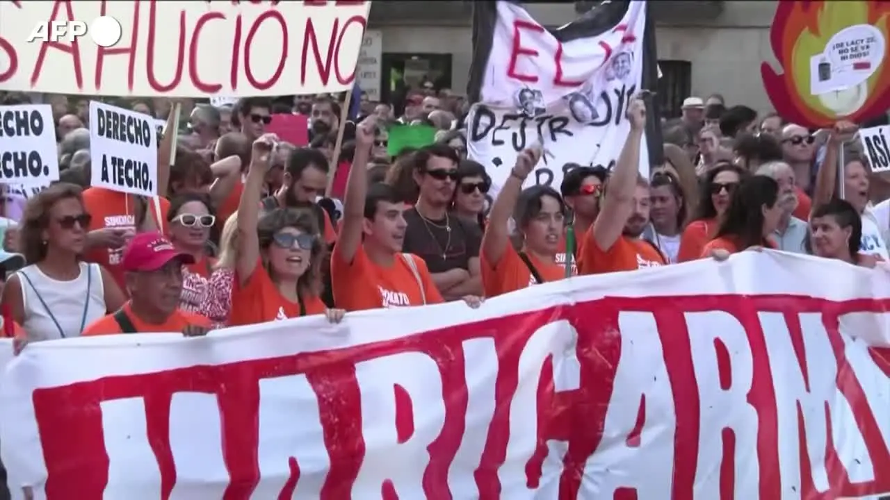 Crisi abitativa in Spagna, manifestazione a Madrid contro gli sfratti