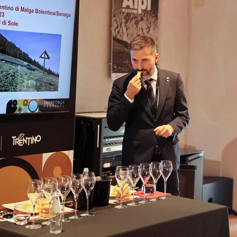 Dal pascolo alle bollicine: formaggi d’alpeggio e Trentodoc insieme nel calice