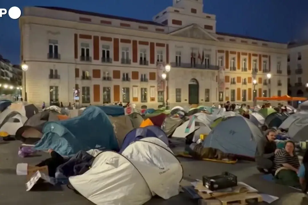 In tenda dopo il corteo, la protesta a Madrid per il diritto alla casa