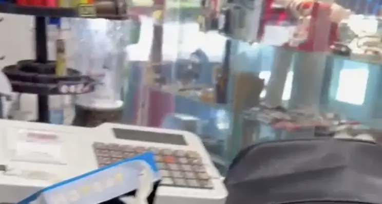 «Sono uscito due minuti e hanno svuotato la cassa»: furto alla stazione delle corriere di Trento
