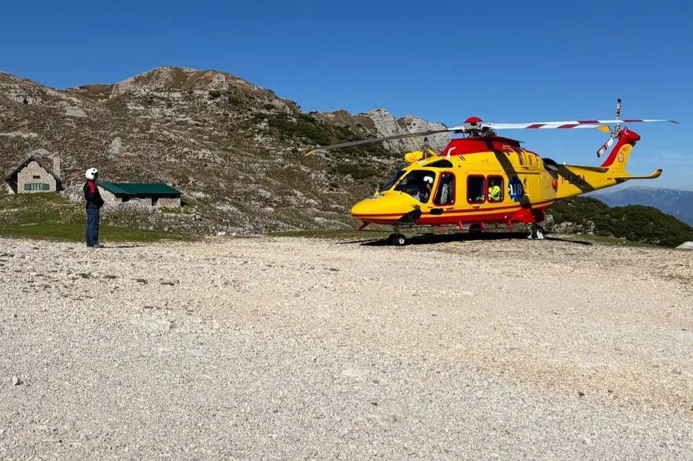 Pasubio, malore durante la salita: giovane escursionista soccorso al Rifugio Papa