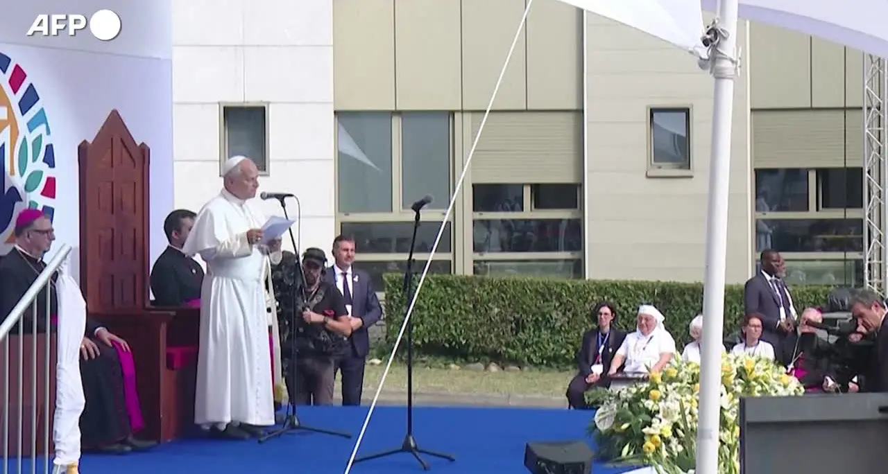 Il Papa su fine vita e aborto: \"Nessuna legge può dare la morte\"