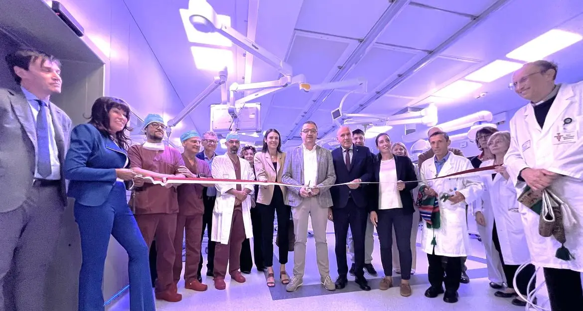 Santa Chiara, inaugurata la nuova sala operatoria ibrida: investimento da 5,7 milioni