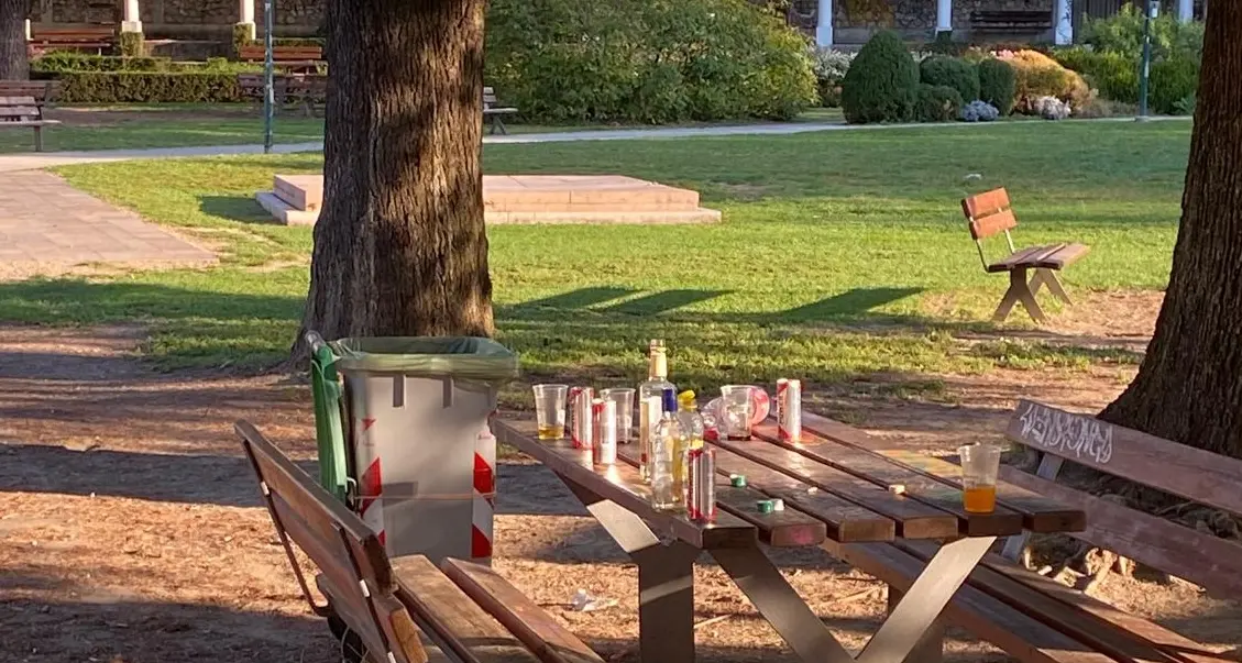 Parco Santa Chiara, vetri e vandalismi: arriva la richiesta di interventi urgenti