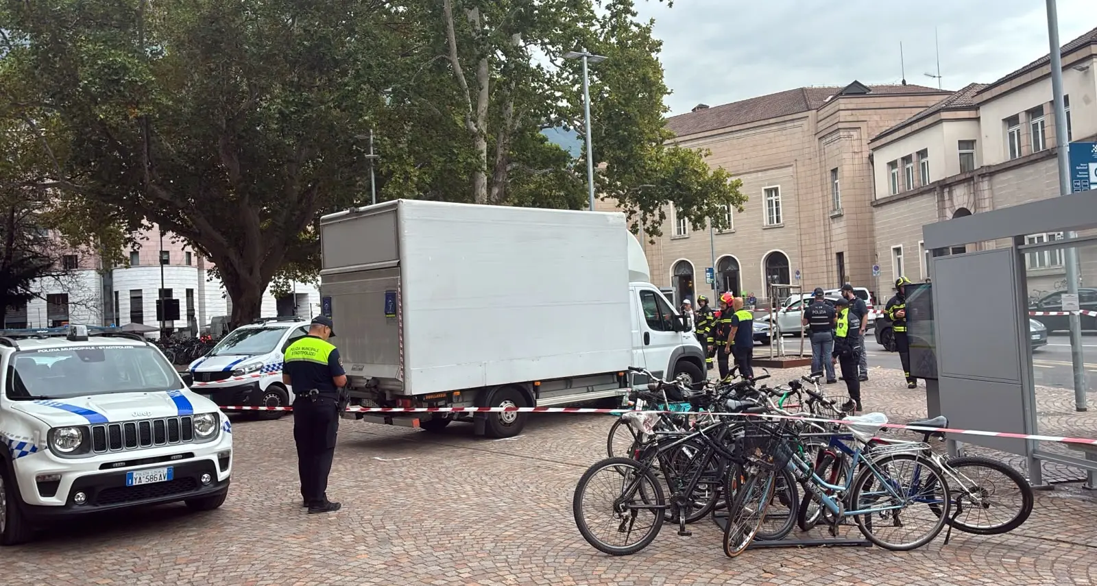 Bolzano, non ce l’ha fatta la bambina di 3 anni investita da un furgone in via Garibaldi