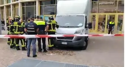 Tragedia a Bolzano, bambina di 3 anni travolta da un furgone muore all'ospedale