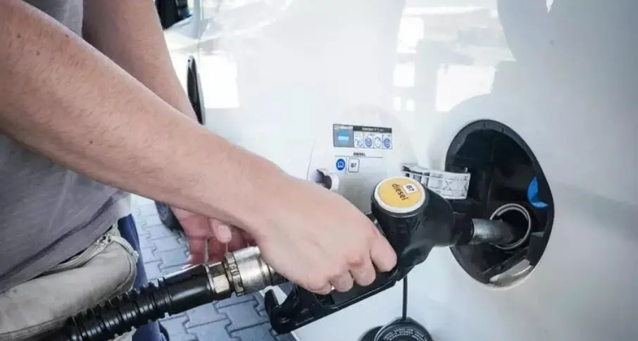 Carburanti, prezzi in discesa: Trentino sul podio nazionale per il calo della benzina