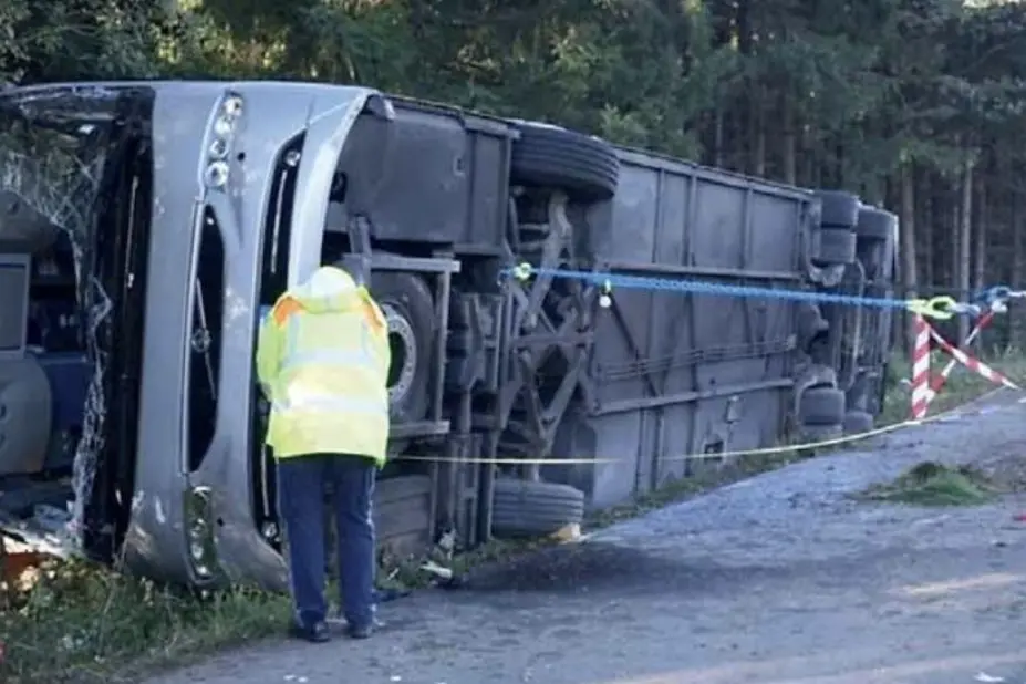 Pullman trentino esce di strada: due morti. Aperta un’indagine