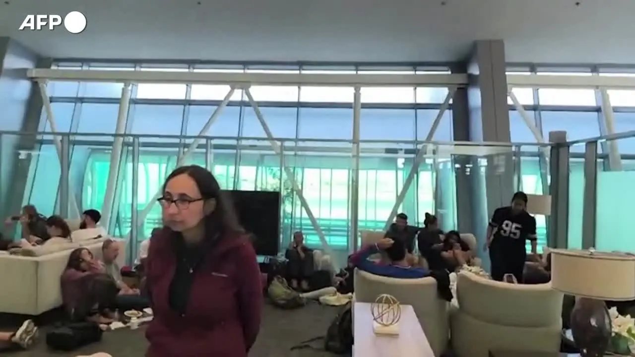 Volo FlyDubai, le immagini dei passeggeri all’aeroporto di Tabuk in Arabia Saudita