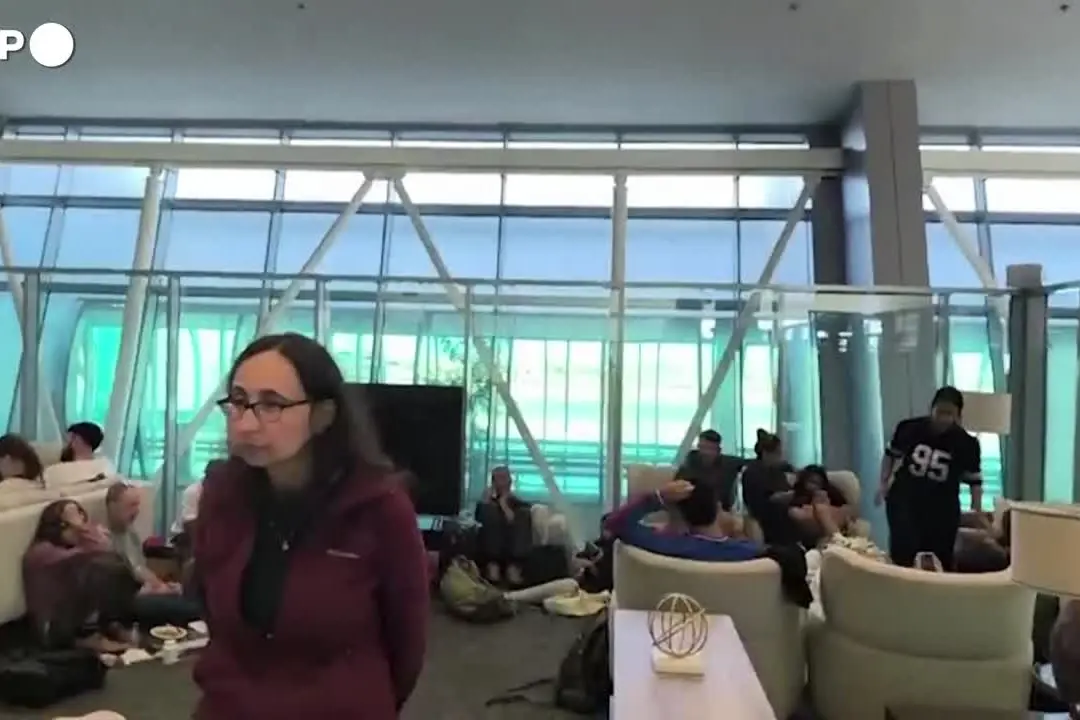 Volo FlyDubai, le immagini dei passeggeri all’aeroporto di Tabuk in Arabia Saudita