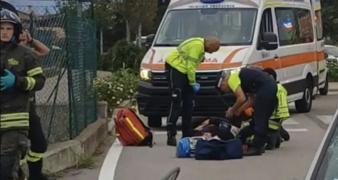 Incidente a Gardolo, 41enne in bici urtato e scaraventato a terra